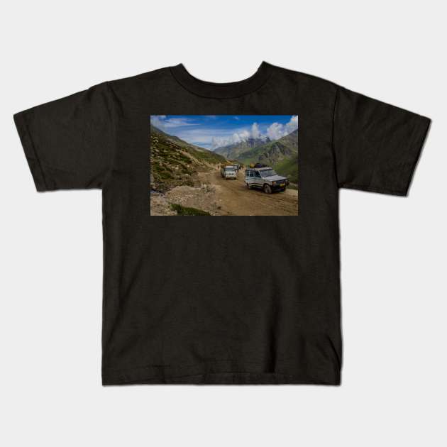 A traffic jam in Parvati Kids T-Shirt by photos by ray